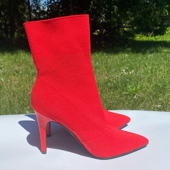 NWOT Brash Red Heeled Pointed Toe Ankle Boots - Picture 2 of 5